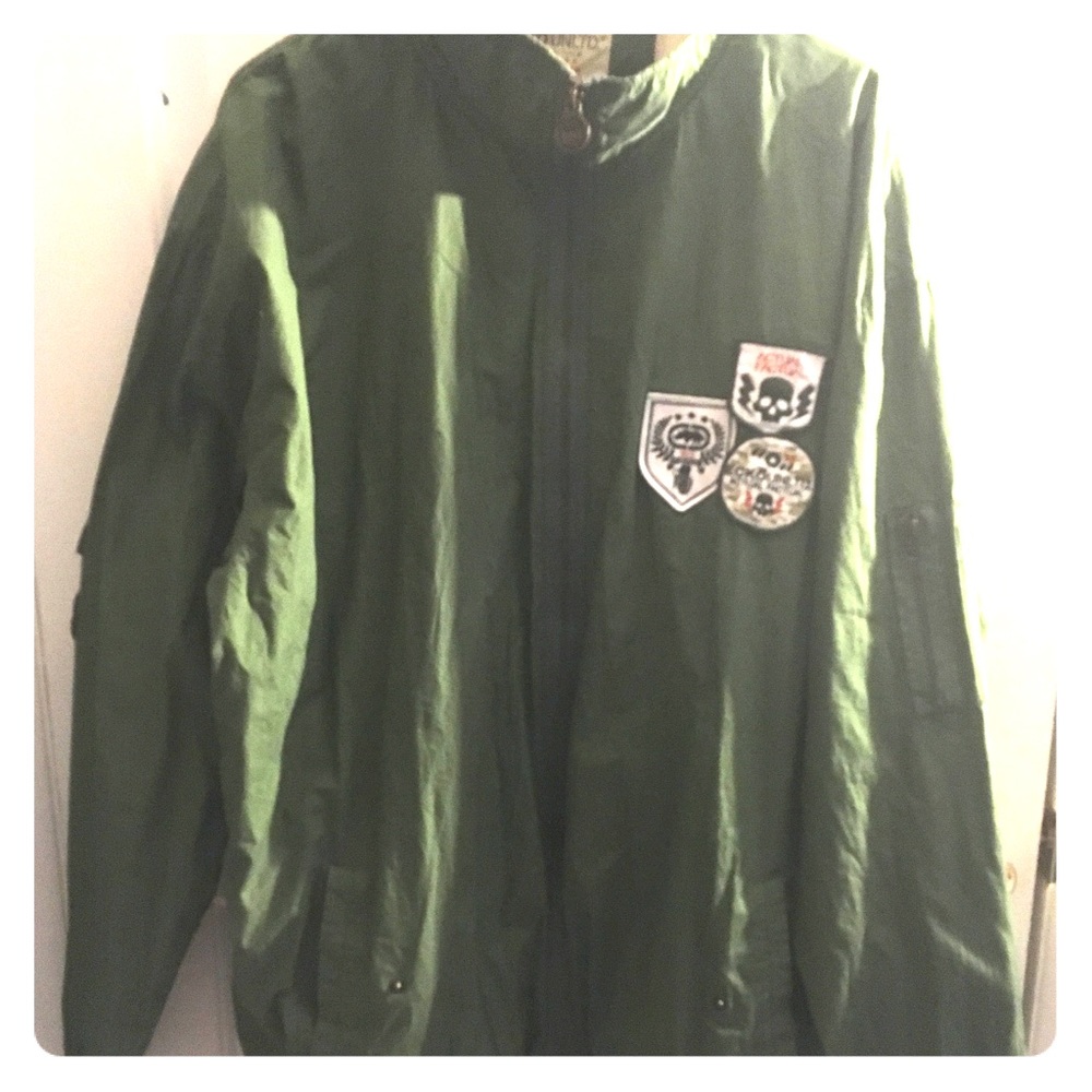 Hello I’m selling over sized eckō bomber jacket